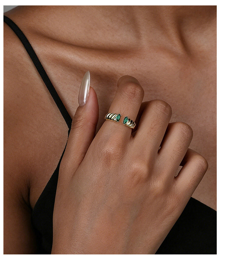 Verde Solitaire Ring